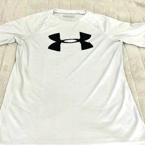 Under Armour dry fit tee. White with black logo. Boys youth XL.